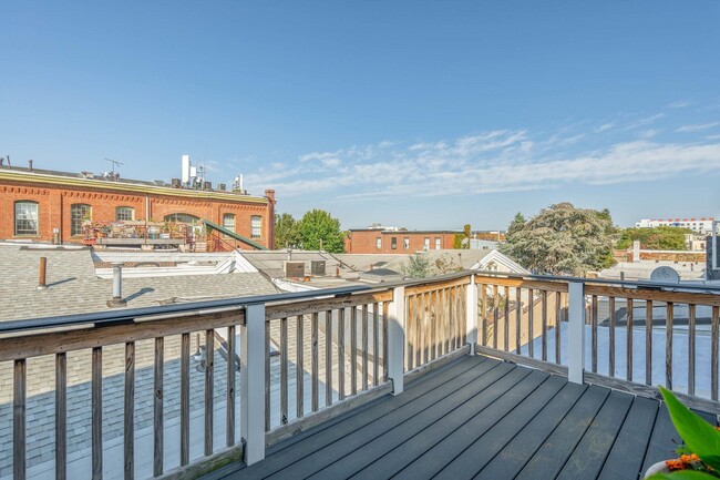 Building Photo - 802 LeCount St