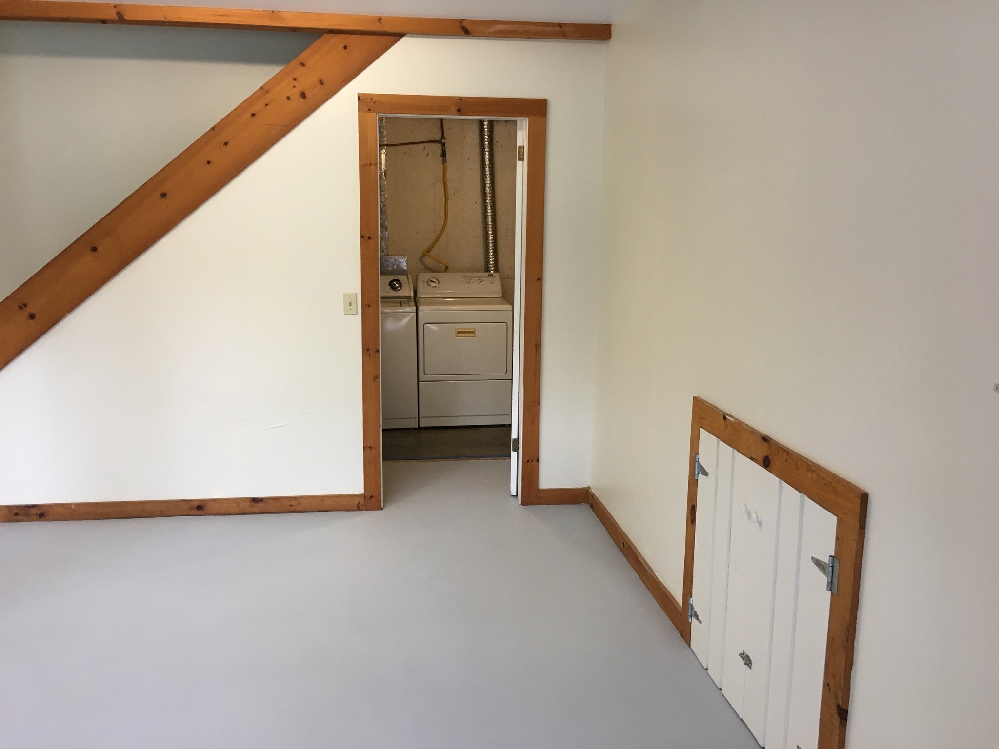 Building Photo - 257 Meadow Ln