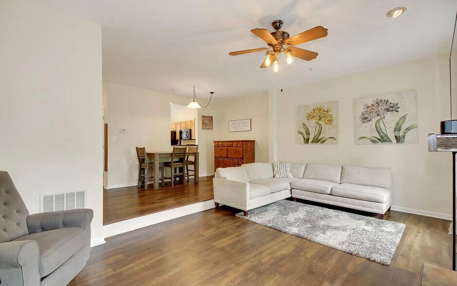 Building Photo - 254 Seneca Ter