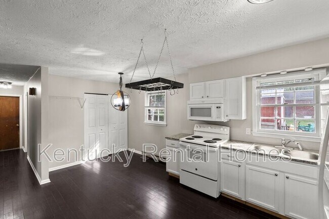 Building Photo - 123 Rock Creek Dr