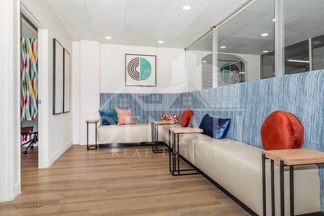 Building Photo - 425 W Paseo Redondo
