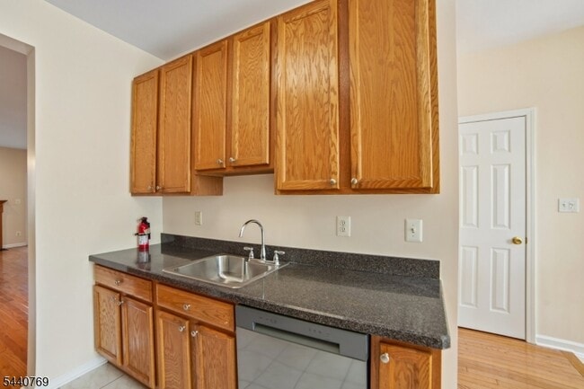 Building Photo - 533 Coventry Dr