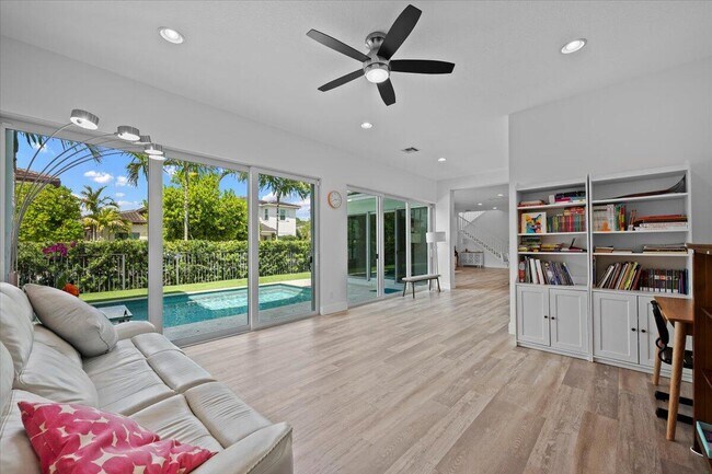 Building Photo - 1127 Faulkner Ter