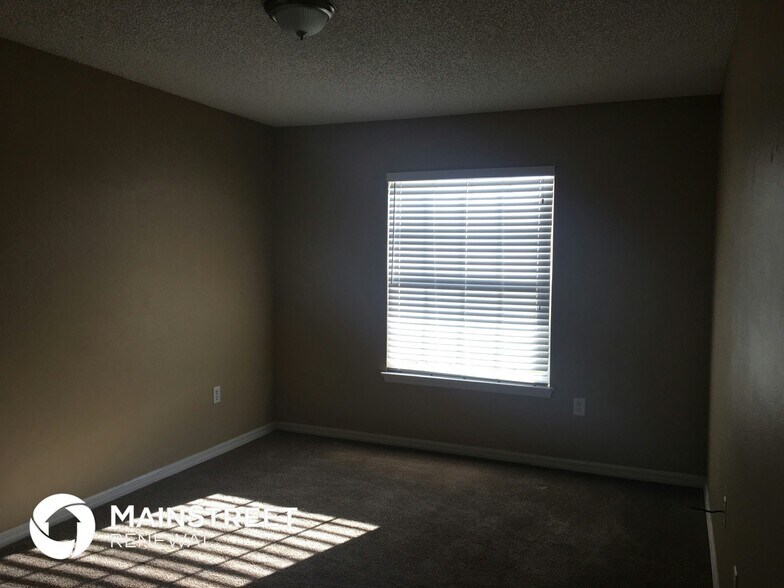 Building Photo - 2348 Ainsworth Ave