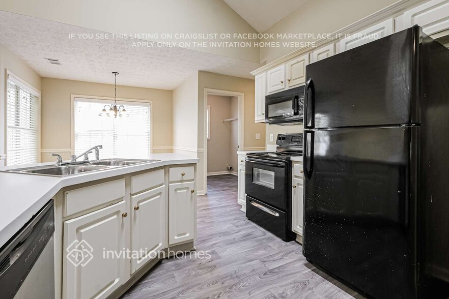 Building Photo - 2604 Carolina Ct