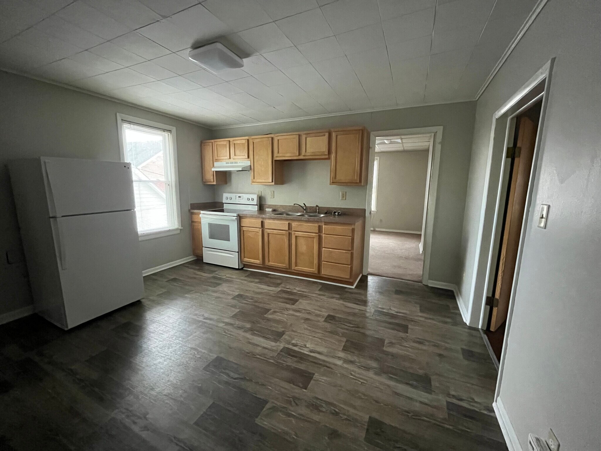 Eat in Kitchen - 20 Fern St