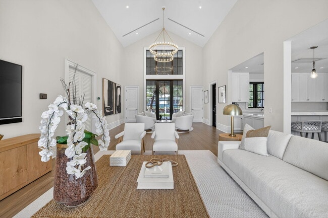 Building Photo - 400 Mola Ave