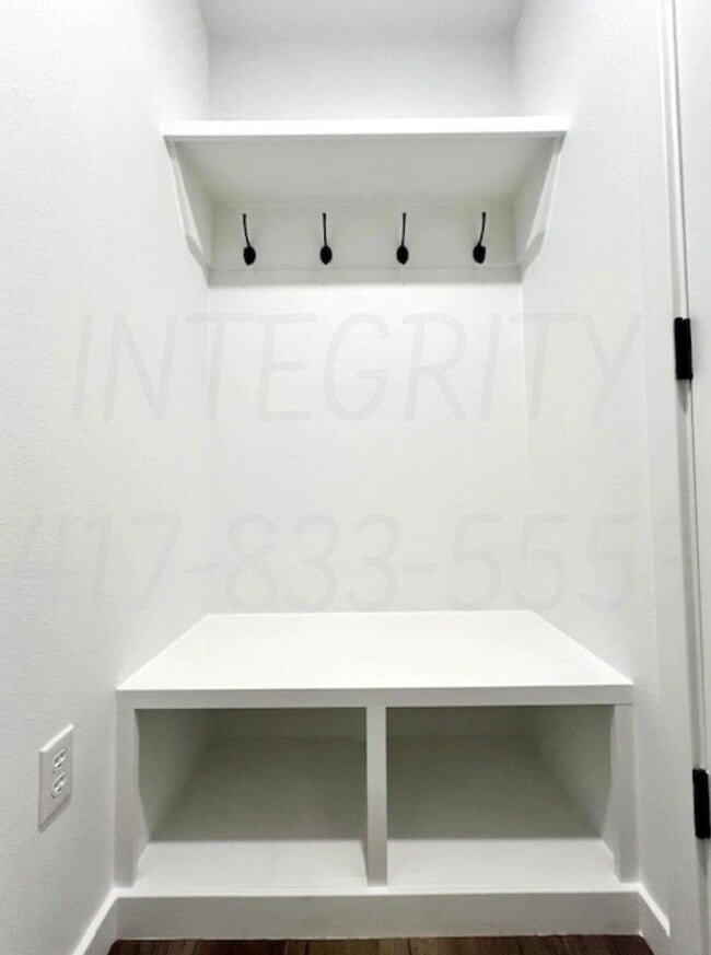 Building Photo - 800 Hoffman Hills Blvd