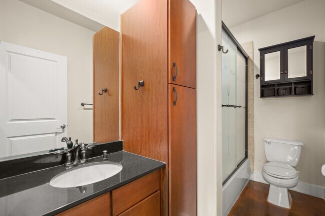 Building Photo - 1807 Poquito St