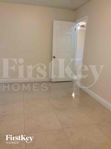 Building Photo - 8410 NW 27th Pl