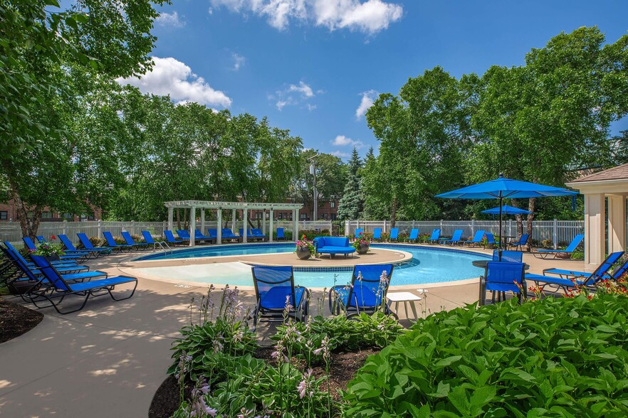 Primary Photo - Huntington Parc