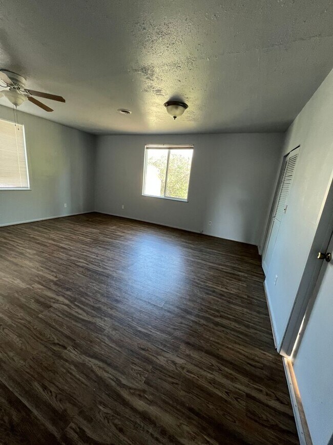 Building Photo - 4 Bedroom, 2 Bathroom Home - Located near Oregon Tech and Sky Lakes!
