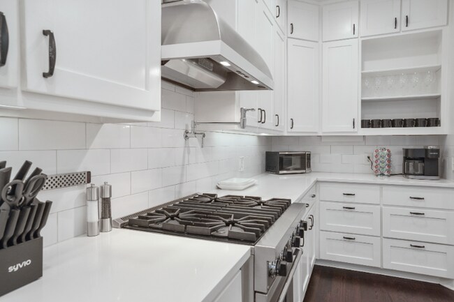 Building Photo - 1802 Brackenridge St