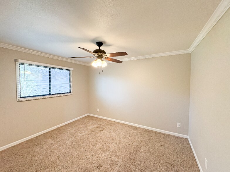 Building Photo - 515 E Dunbar Dr