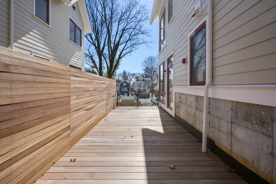 Building Photo - 147 Grampian Way