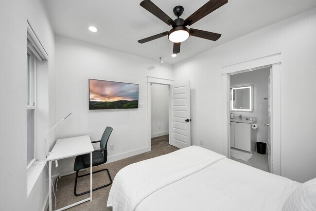 Building Photo - 531 Schweikhardt St