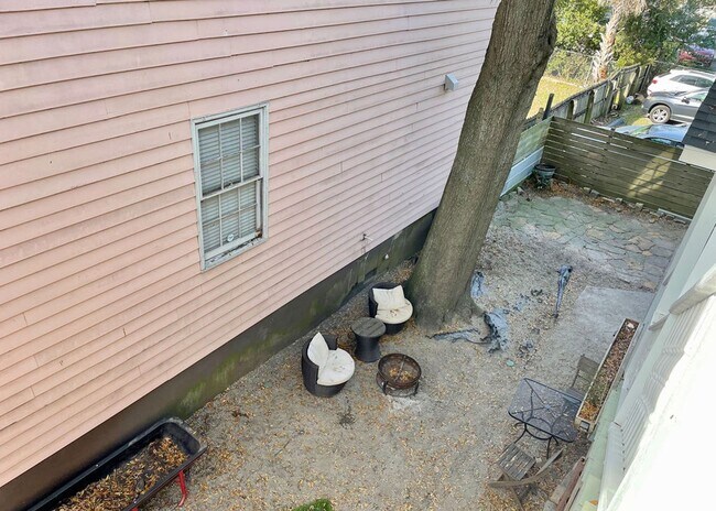 Building Photo - Available 7/20. Great 1BR/1BA Available in Downtown Charleston!