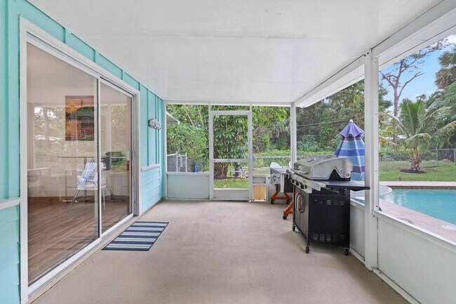 Building Photo - 5554 Hibiscus Rd