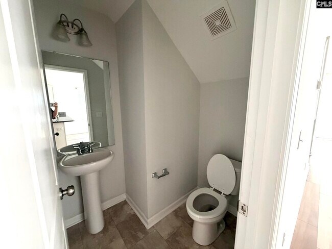 Building Photo - 639 Wooster Dr