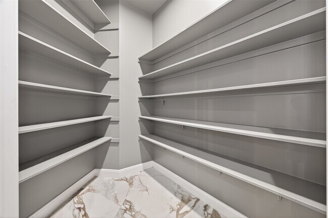 Building Photo - 4910 Waterbeck St