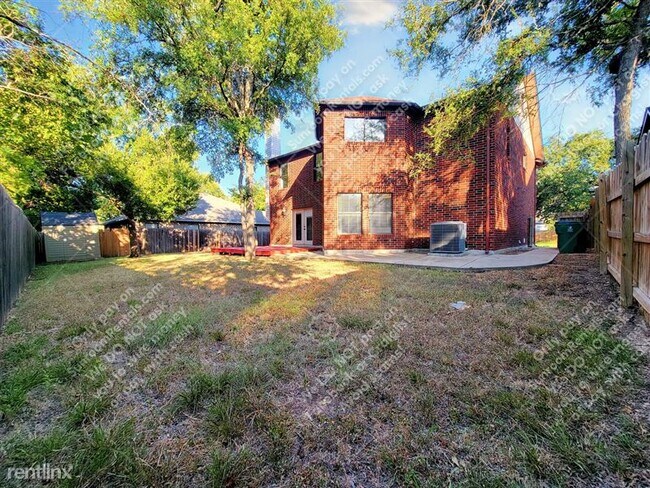 Building Photo - 809 Dogwood Trail