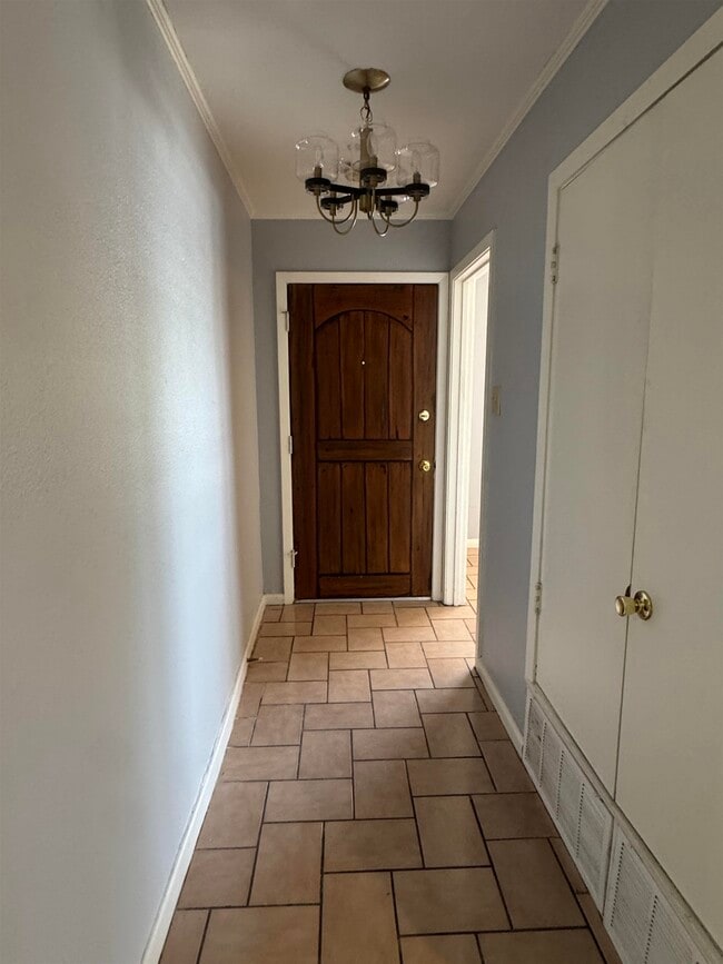 Building Photo - 626A Birchwood Ln