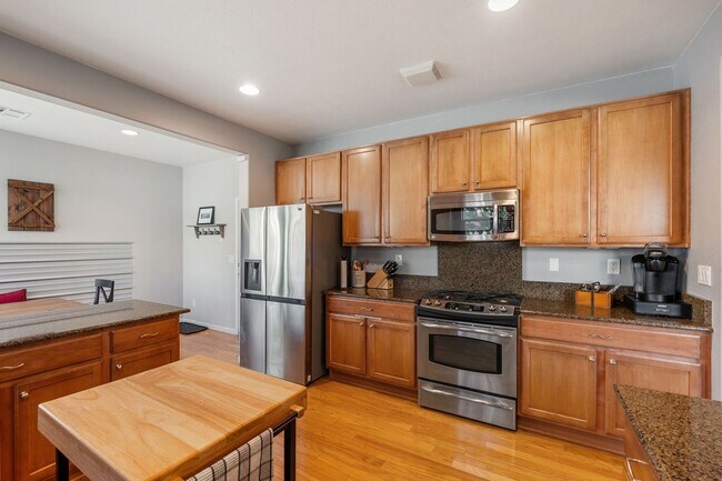 Building Photo - Furnished & Fully Equipped Low Maintenance Town Home (Somersett - Utilities Included)