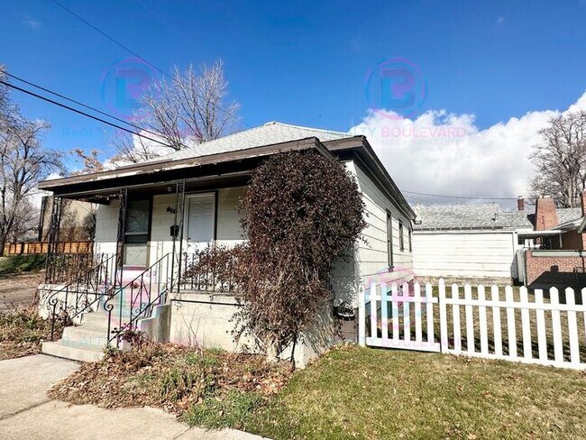 Building Photo - Charming 2-bedroom, 1-bathroom house near the Truckee river