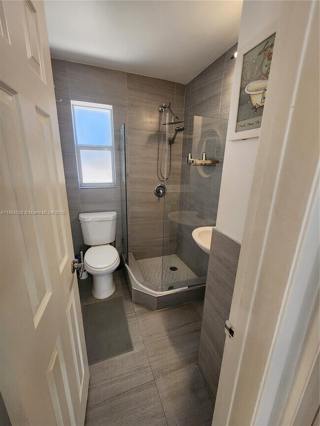 Building Photo - 315 Walnut St