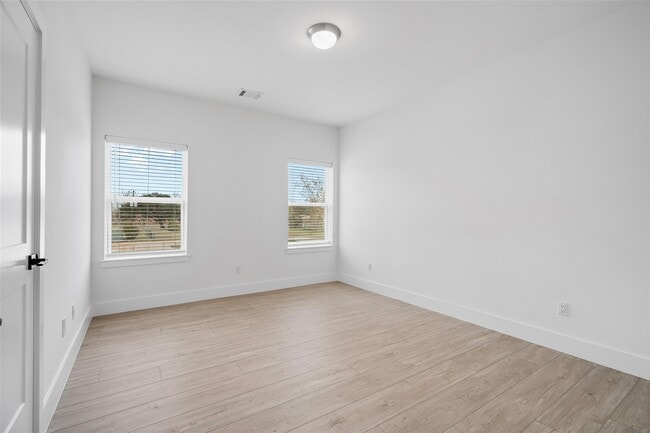 Building Photo - 105 Tolima Dove St