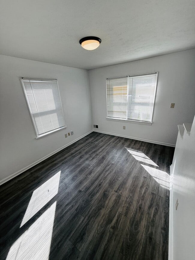 Building Photo - Beautiful 3-4 Bedroom 2 Bathroom Home