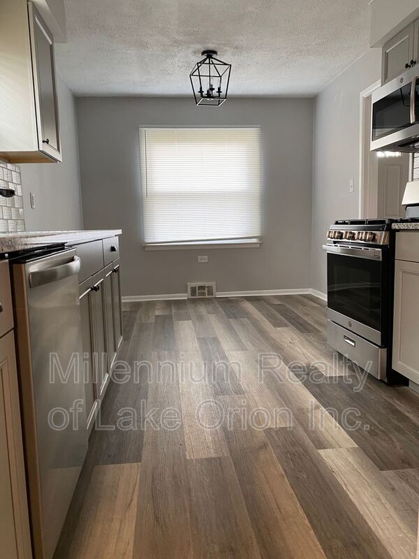Building Photo - 636 Lebaron Ave