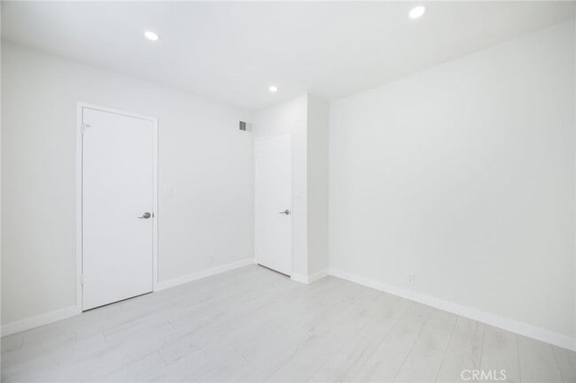 Building Photo - 333 Riverdale Dr