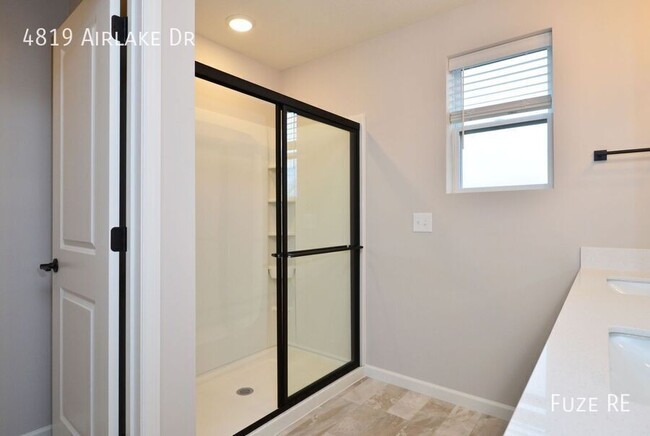 Building Photo - 4819 Airlake Dr