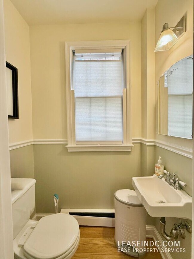 Building Photo - 4825 Butterworth Pl NW