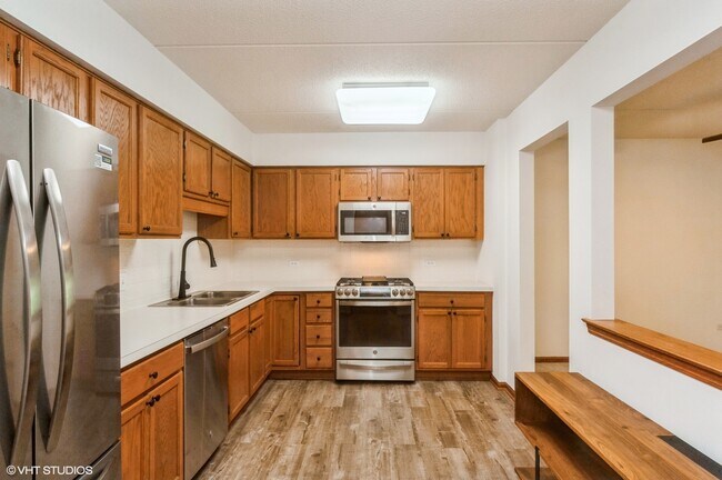 Building Photo - 5360 N Lowell Ave