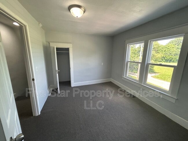 Building Photo - 1749 N Milton Ave