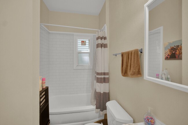 Building Photo - 2036 Sherman Ave