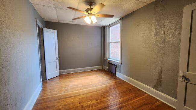 Building Photo - 260 Gross St