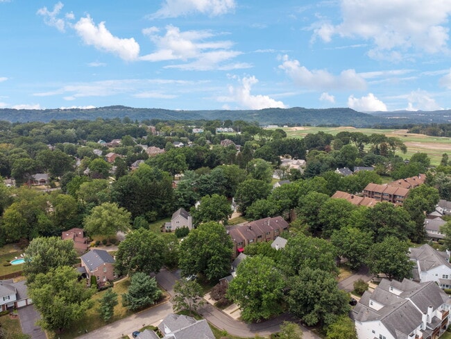 Building Photo - 804 Fairways Dr