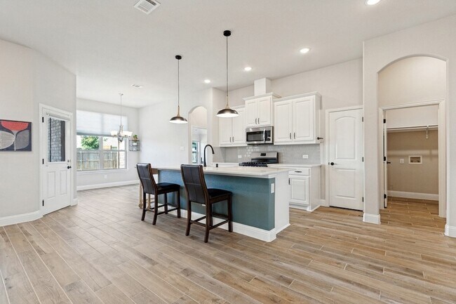 Building Photo - 4005 Gray Wolf Dr