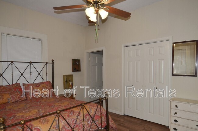 Building Photo - 609 Herring Ave