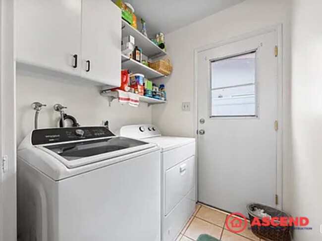 Building Photo - Pet-Friendly 3 Bed, 2 Bath Near Bakersfiel...