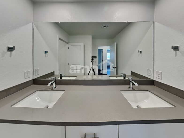 Building Photo - 8827 N 171st Dr