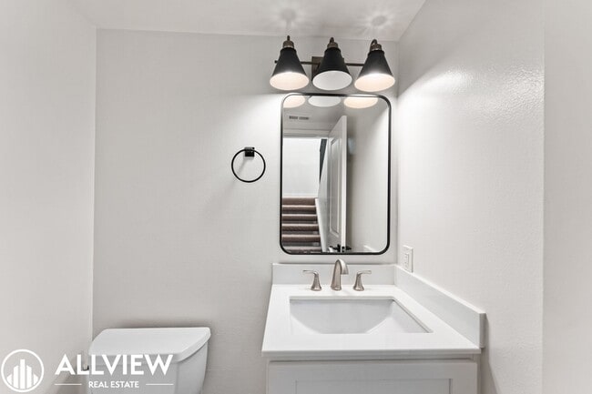Building Photo - Gorgeous 3 Bed/2.5 Bath in Newport Beach Available Now!