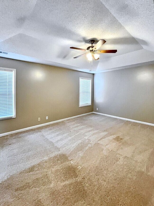 Building Photo - Spacious 3-Bedroom Home with Deck, Firepla...