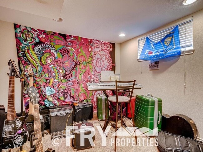 Building Photo - Spacious Updated Berkeley Triplex