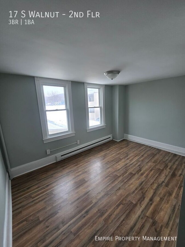 Building Photo - 3 Bedroom / 1 Bathroom Apartment in Lansford!