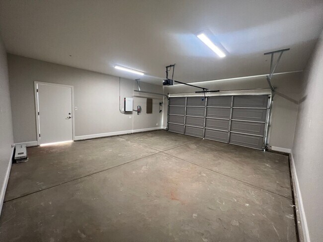 Building Photo - "Modern & Energy-Efficient 3BR/2BA Home wi...