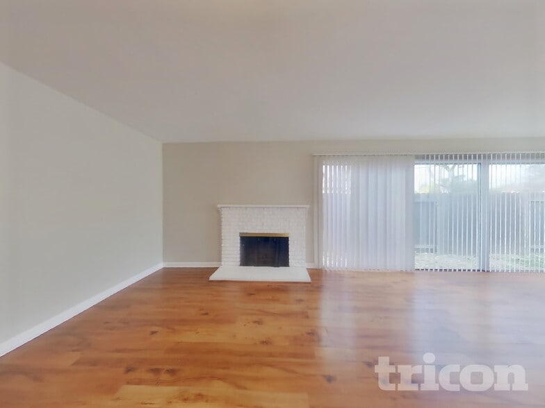 Building Photo - 378 Acacia St